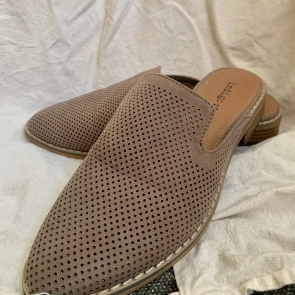 Mules - Picture 2 of 4